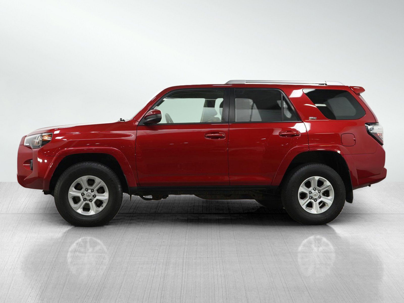 Used 2018 Toyota 4Runner SR5 image 2
