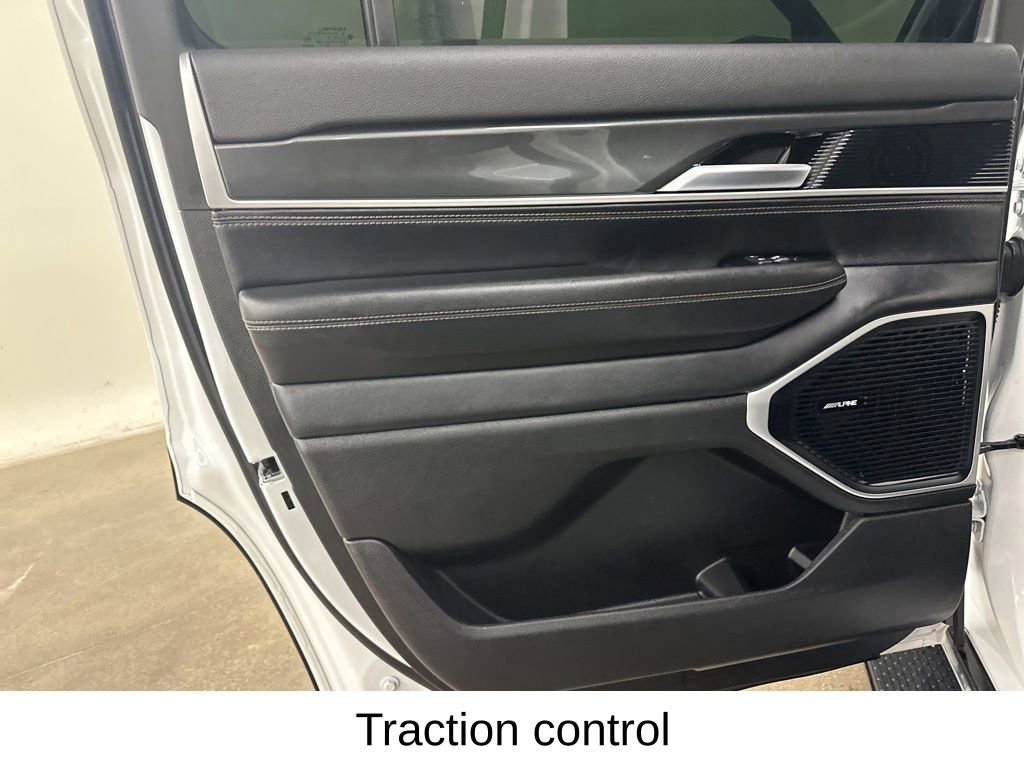 Used 2023 Jeep Wagoneer 4WD w/ Premium Group I image 27