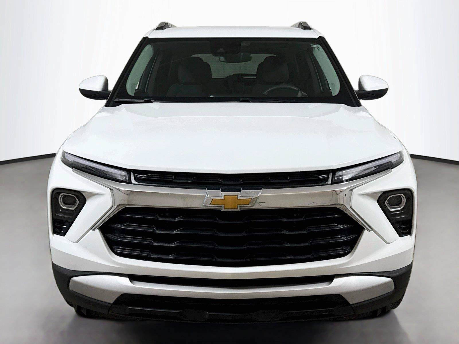 Used 2025 Chevrolet TrailBlazer LT FWD image 2