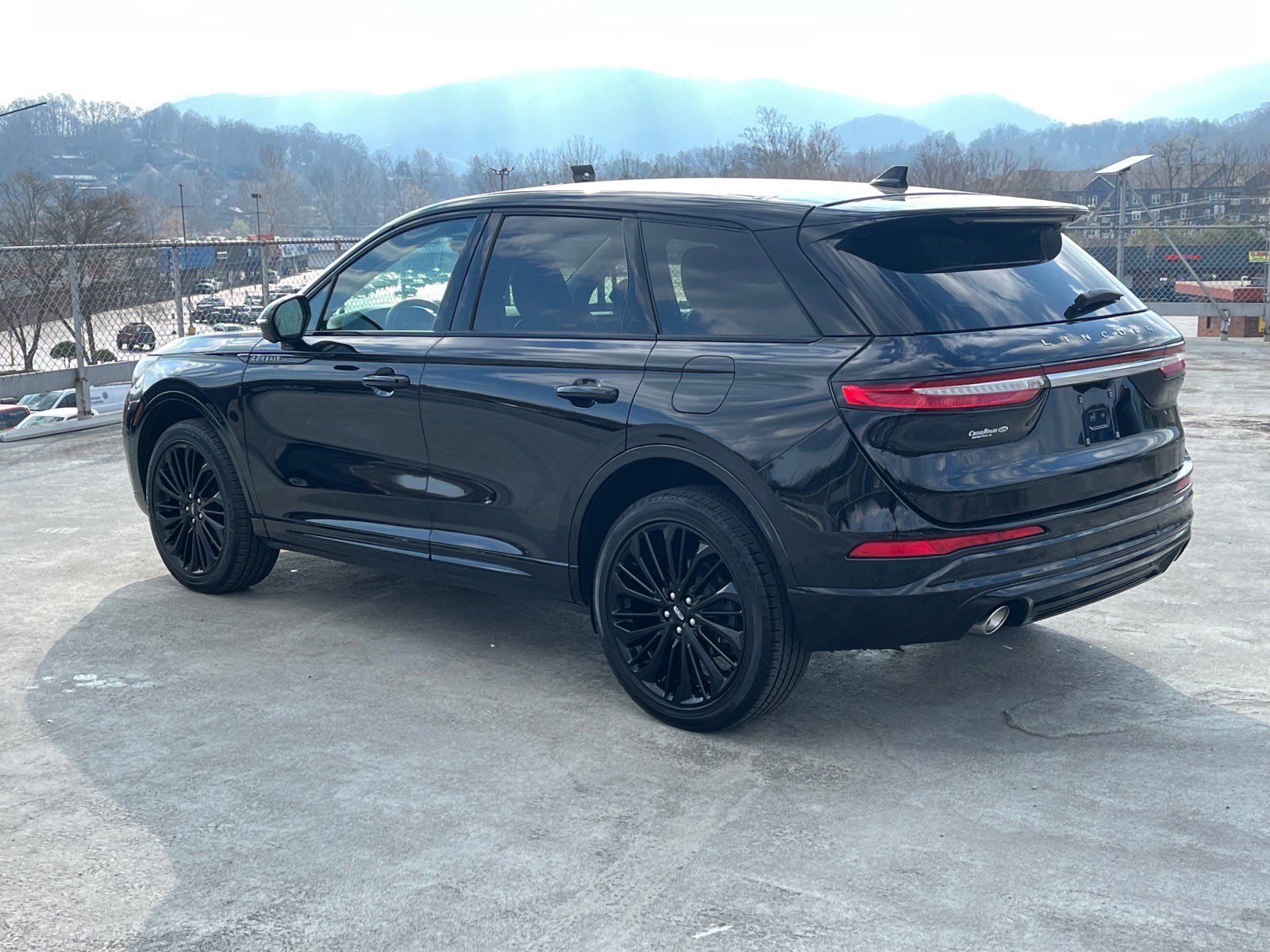 Used 2023 Lincoln Corsair AWD image 4