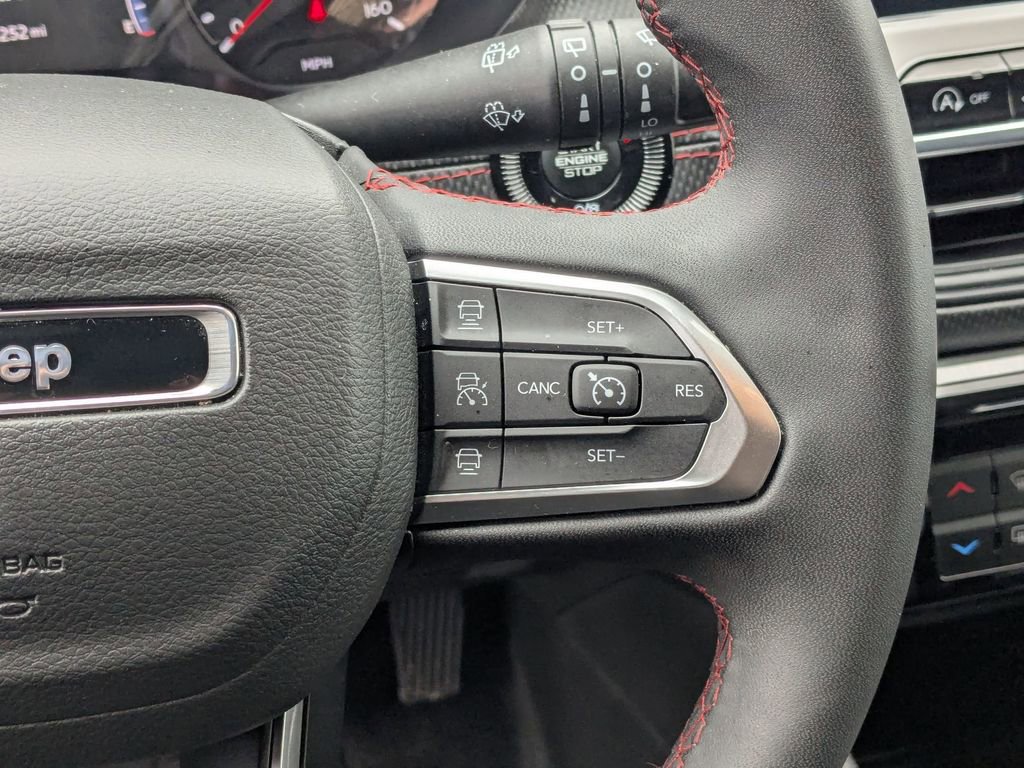 Used 2025 Jeep Compass Trailhawk AWD/4WD image 17