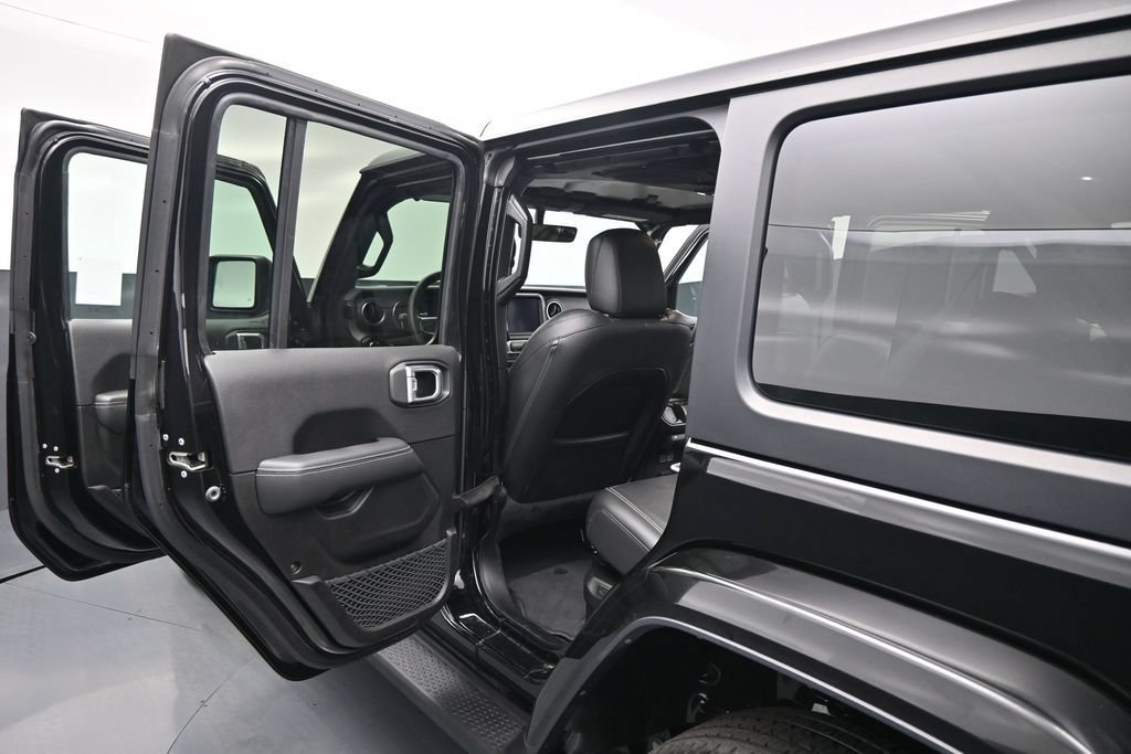 Used 2023 Jeep Wrangler Unlimited Sahara AWD/4WD image 15