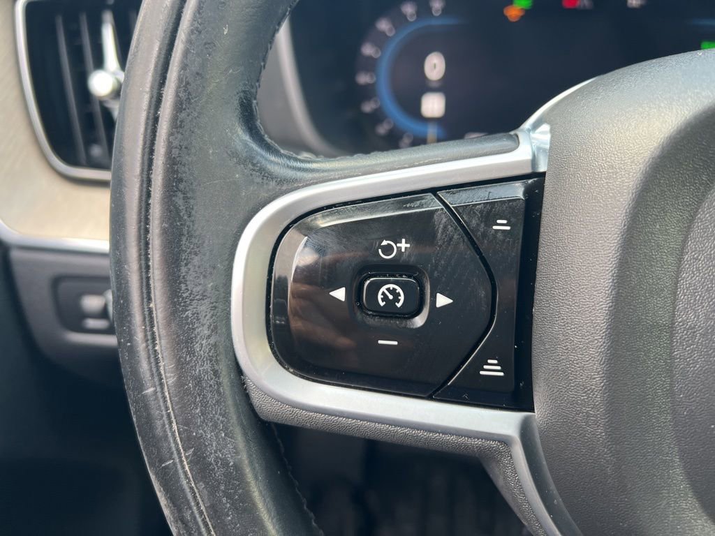 Used 2022 Volvo XC60 T8 Inscription image 18