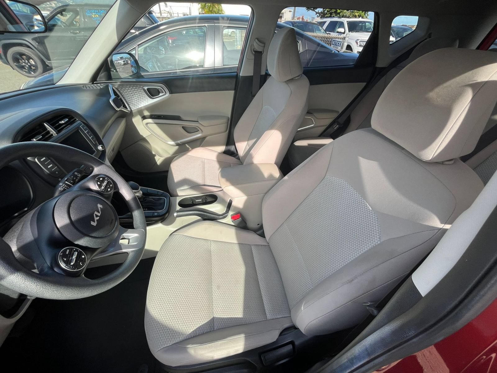 Used 2025 Kia Soul LX w/ LX Technology Package FWD image 24