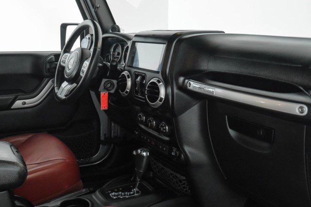 Used 2013 Jeep Wrangler Unlimited Rubicon image 14