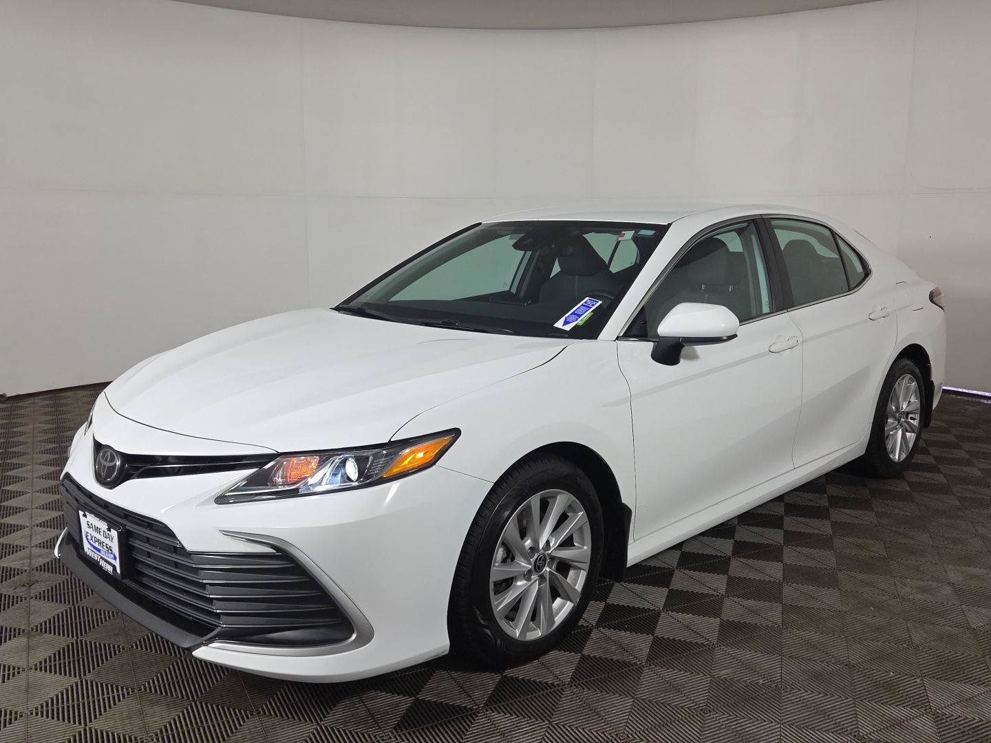 Used 2023 Toyota Camry LE AWD/4WD image 2