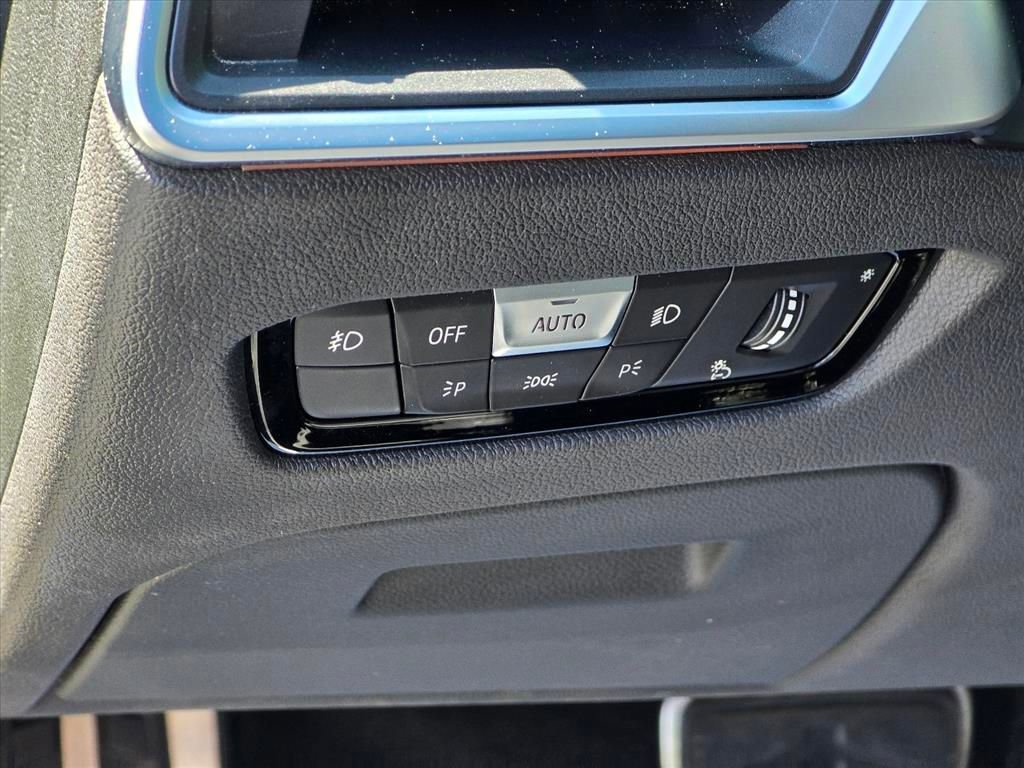 Used 2021 BMW 330i Sedan w/ M Sport Package image 9