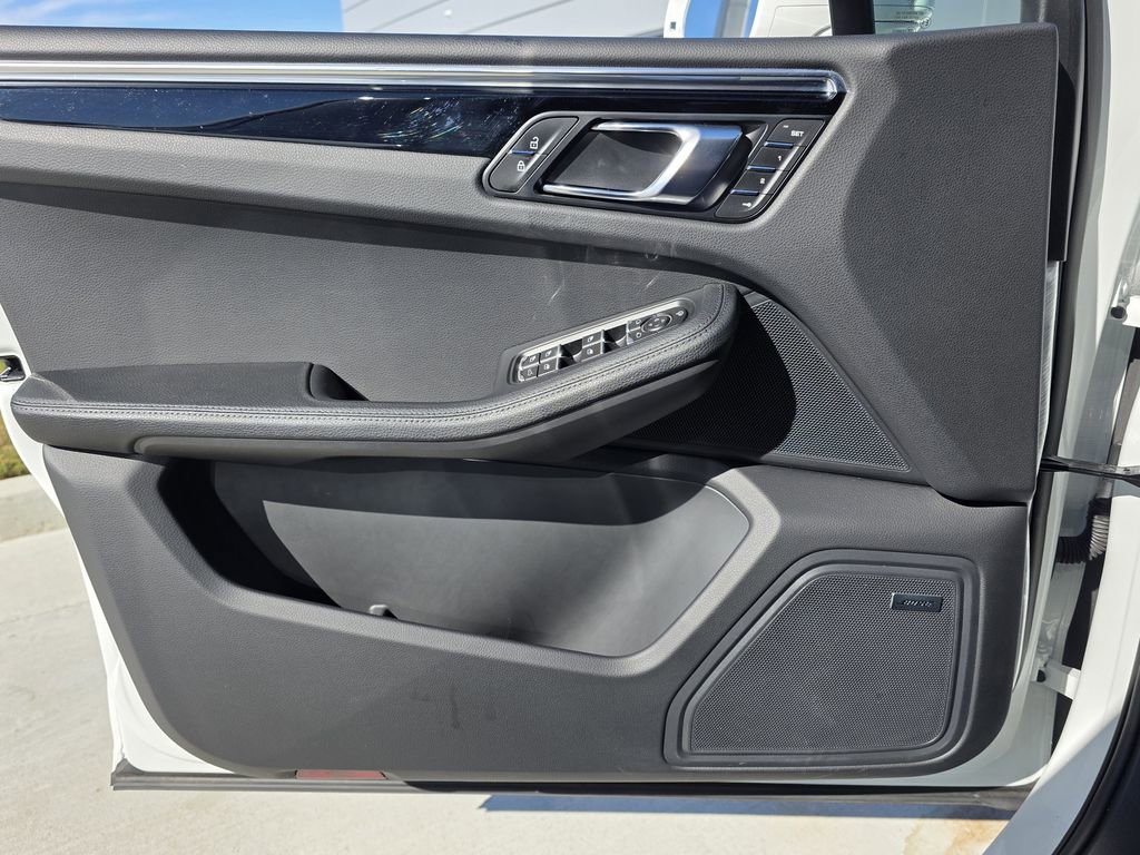 New 2025 Porsche Macan Turbo image 21