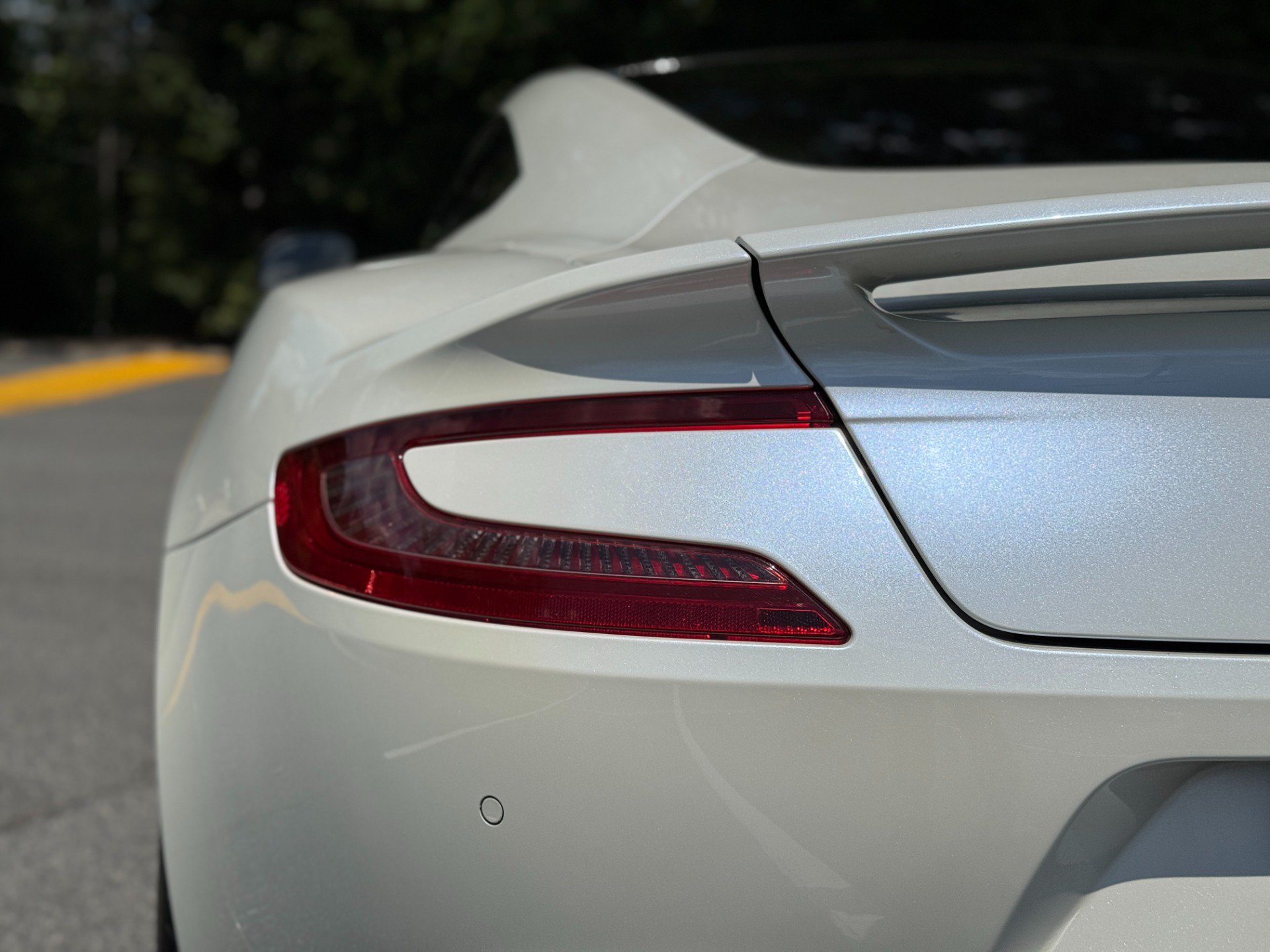 Used 2014 Aston Martin Vanquish Coupe RWD image 25