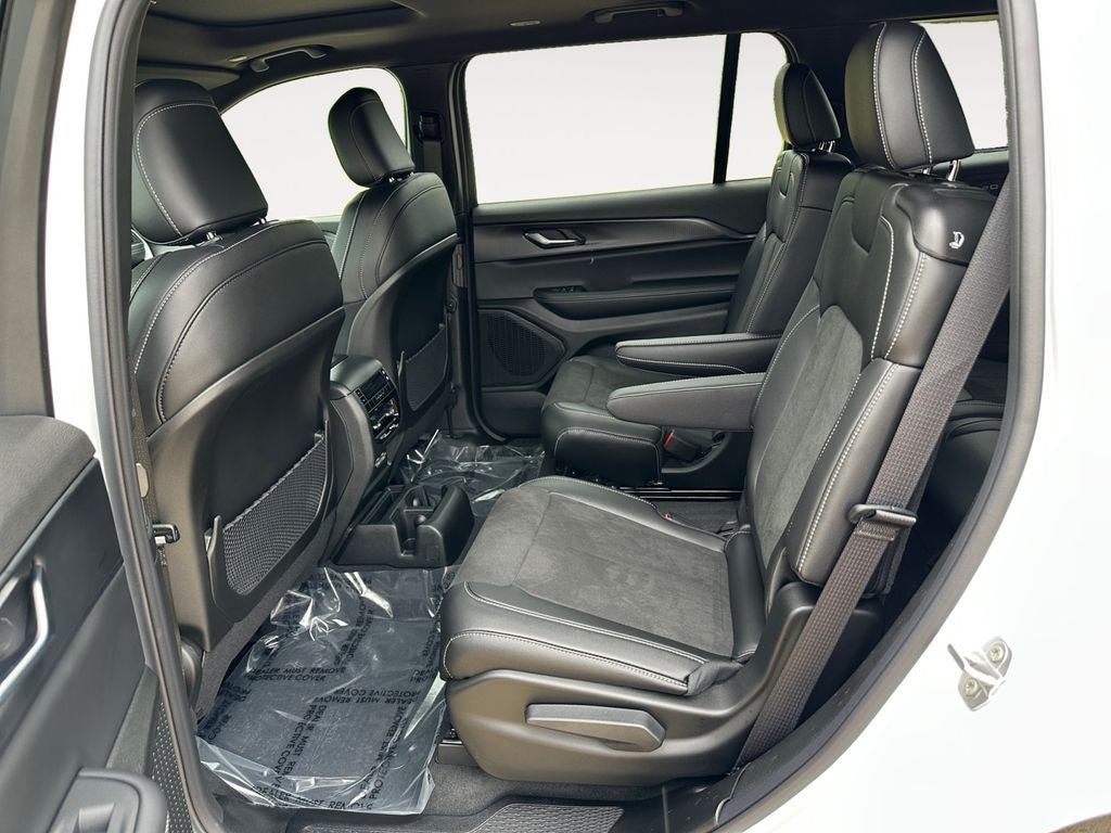 New 2025 Jeep Grand Cherokee L Altitude AWD/4WD image 13