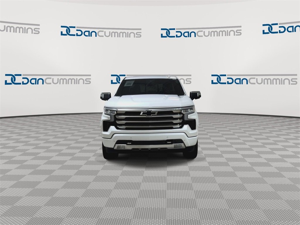 Used 2024 Chevrolet Silverado 1500 High Country image 3