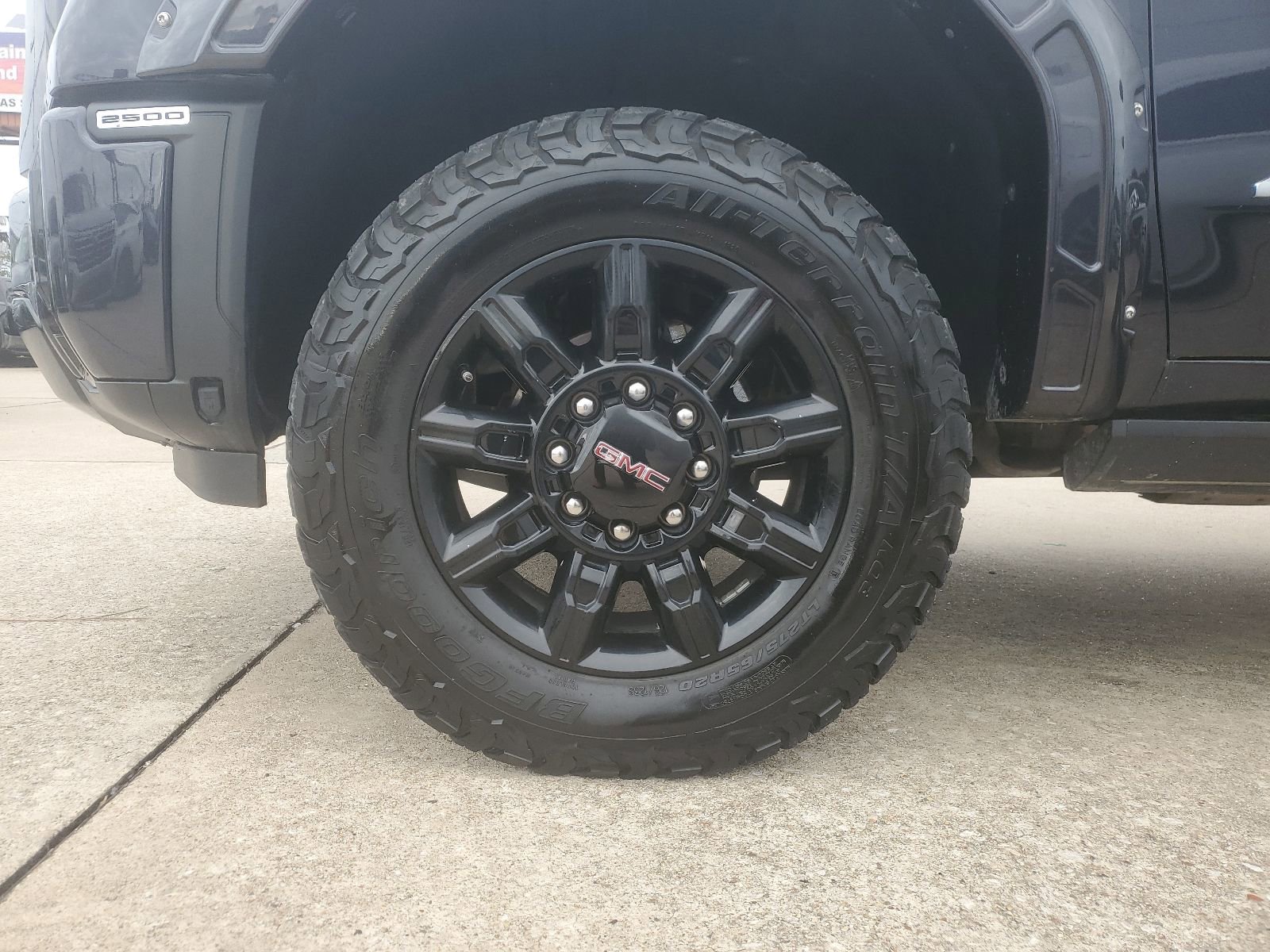 Used 2025 GMC Sierra 2500 AT4 w/ AT4 Preferred Package image 8