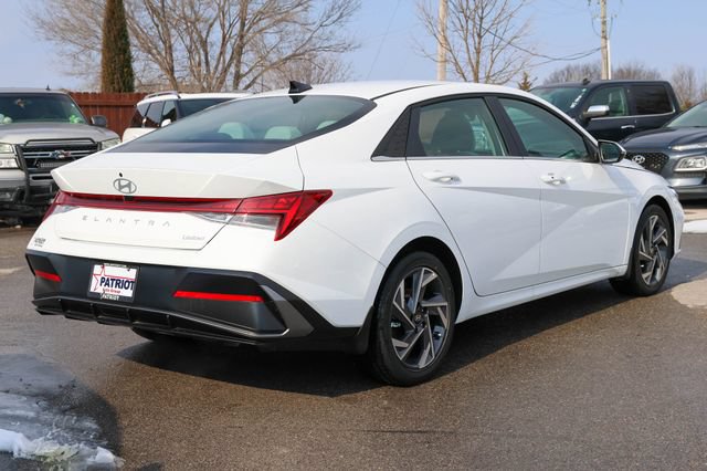 New 2026 Hyundai Elantra Limited FWD image 3