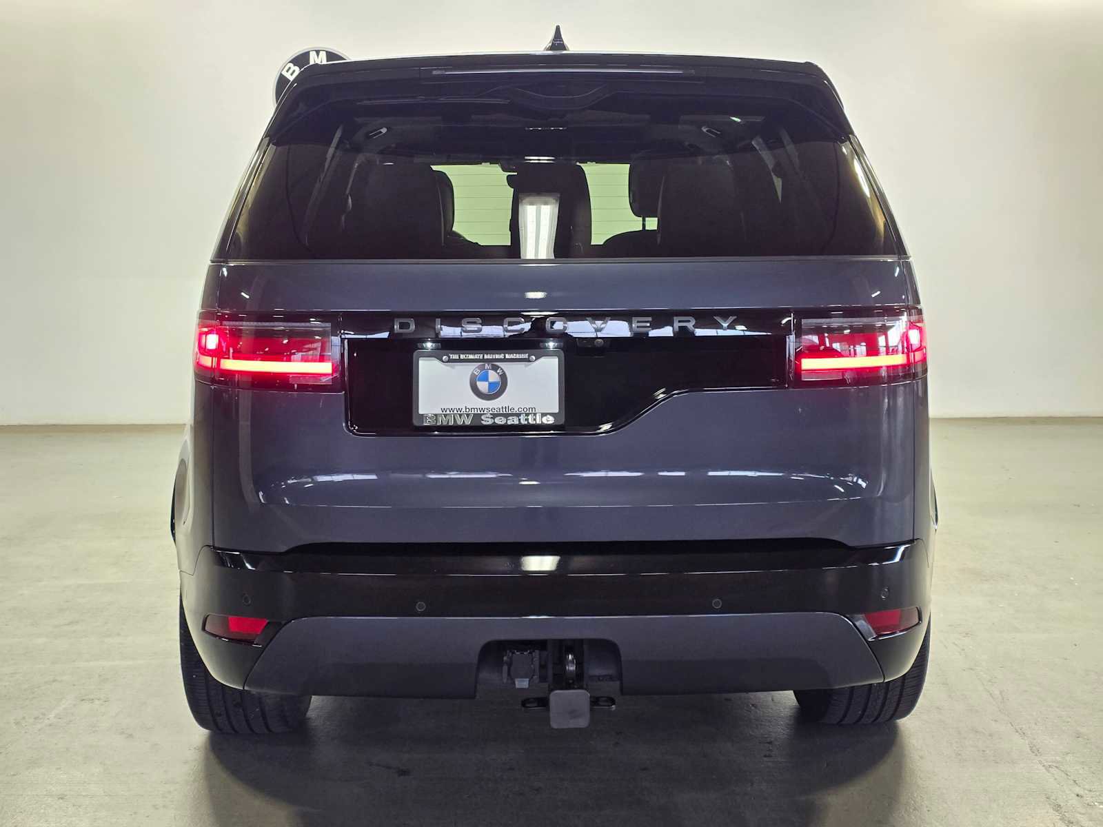 Used 2024 Land Rover Discovery Dynamic SE image 5