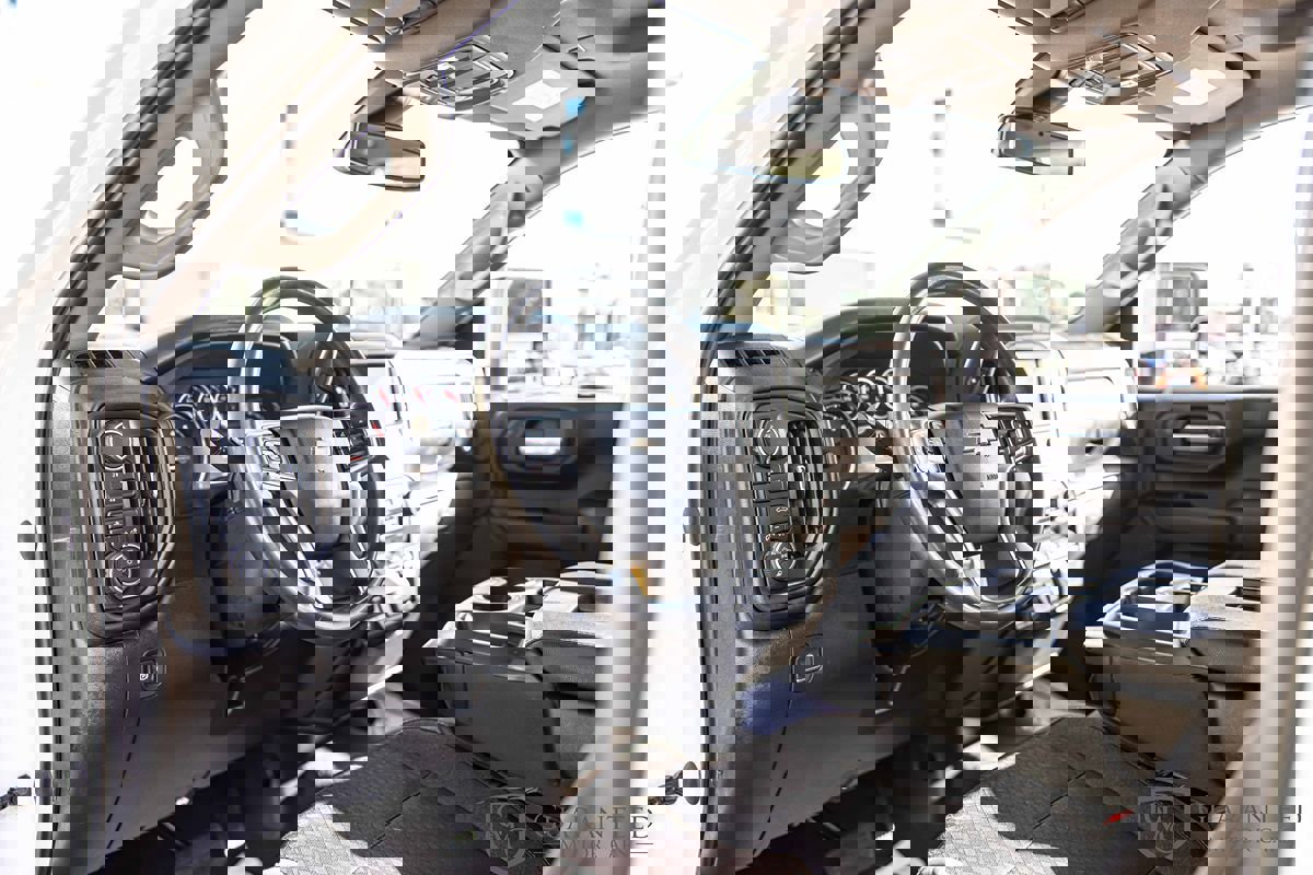 Used 2022 Chevrolet Silverado 2500 Custom w/ Custom Value Package image 18