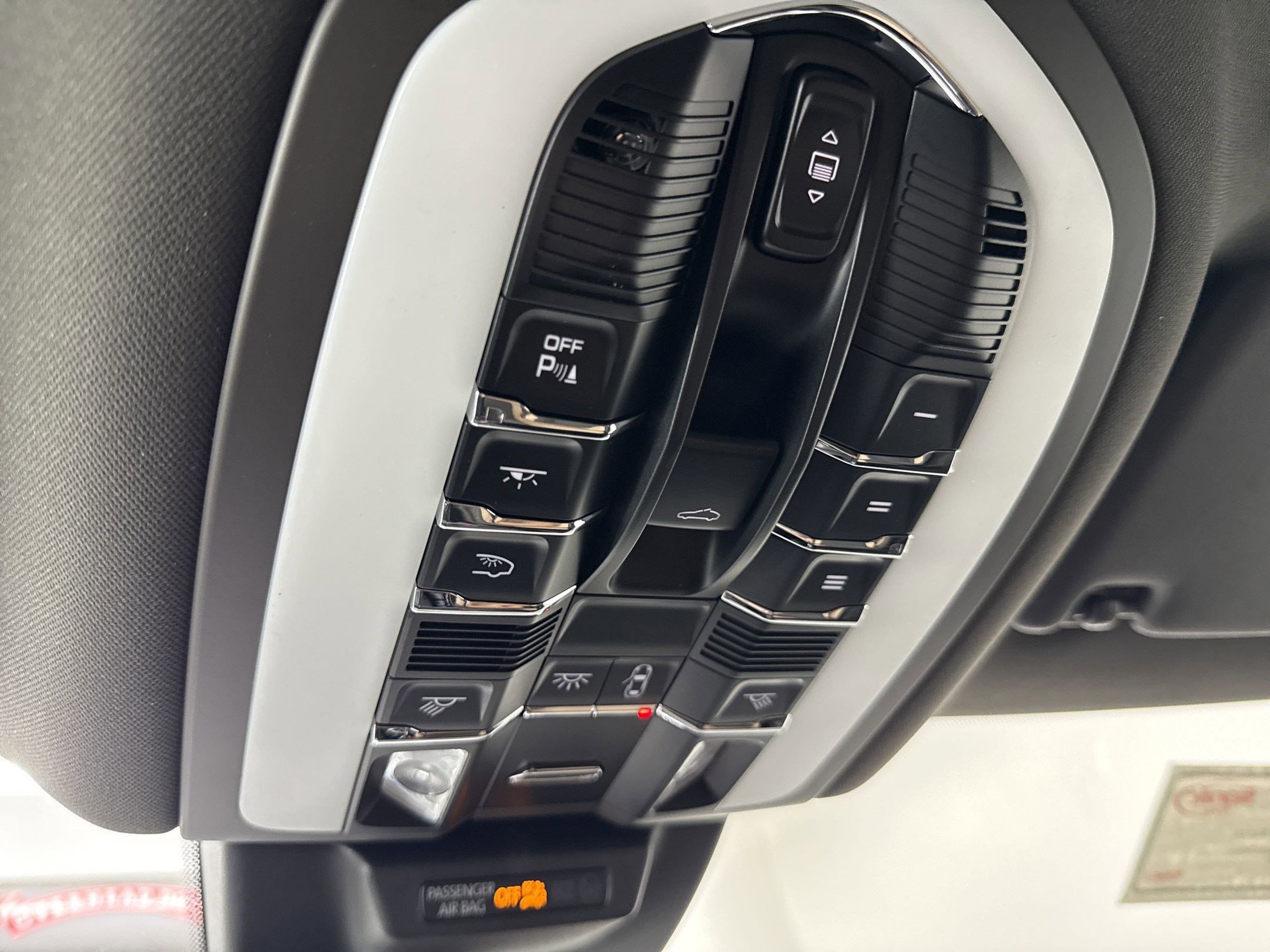 Used 2025 Porsche Macan image 27