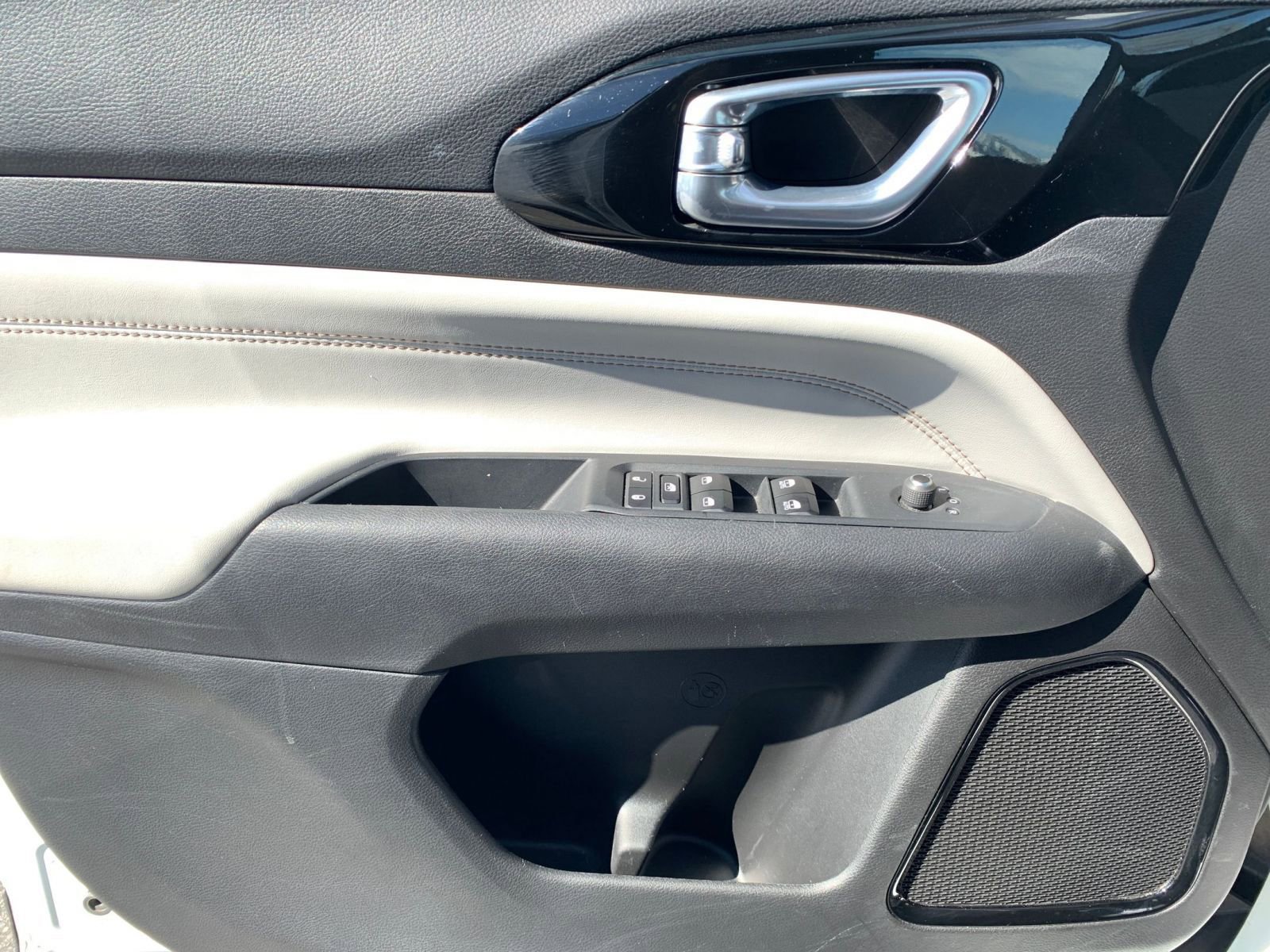 Used 2025 Jeep Compass Limited image 18