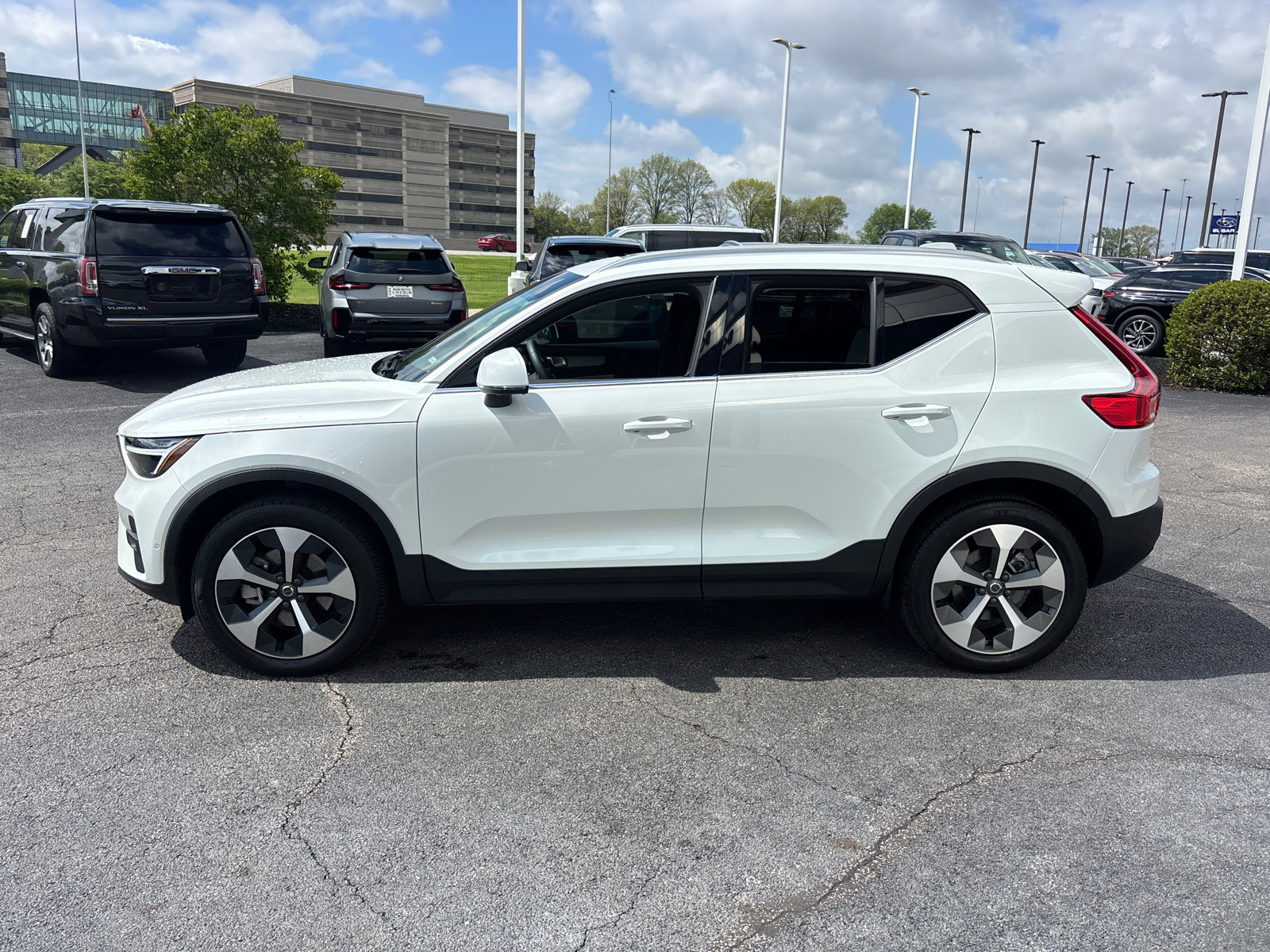 Used 2024 Volvo XC40 B5 Plus w/ Climate Package AWD/4WD image 4