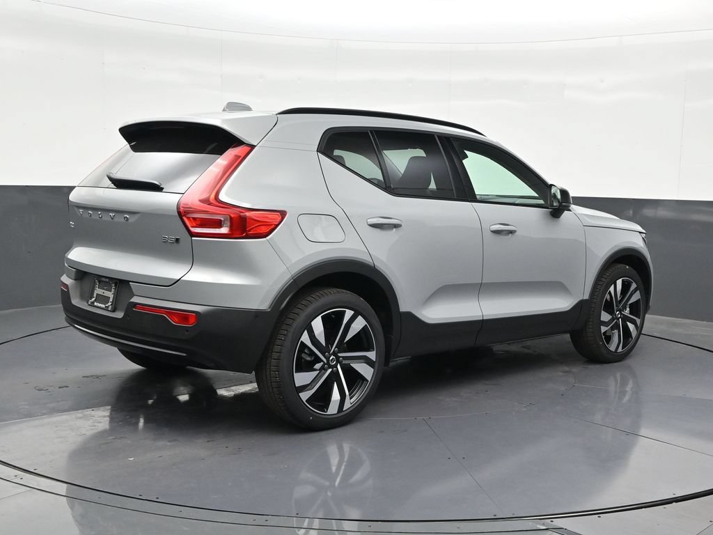 New 2026 Volvo XC40 B5 Plus AWD/4WD image 5