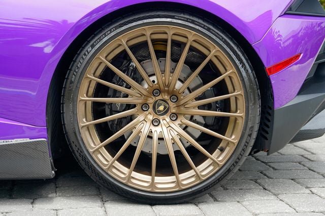 Used 2021 Lamborghini Huracan EVO image 16