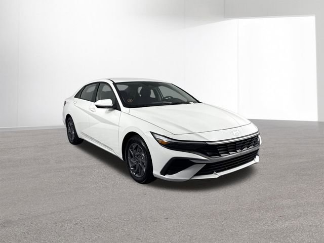 Used 2025 Hyundai Elantra Hybrid FWD image 12
