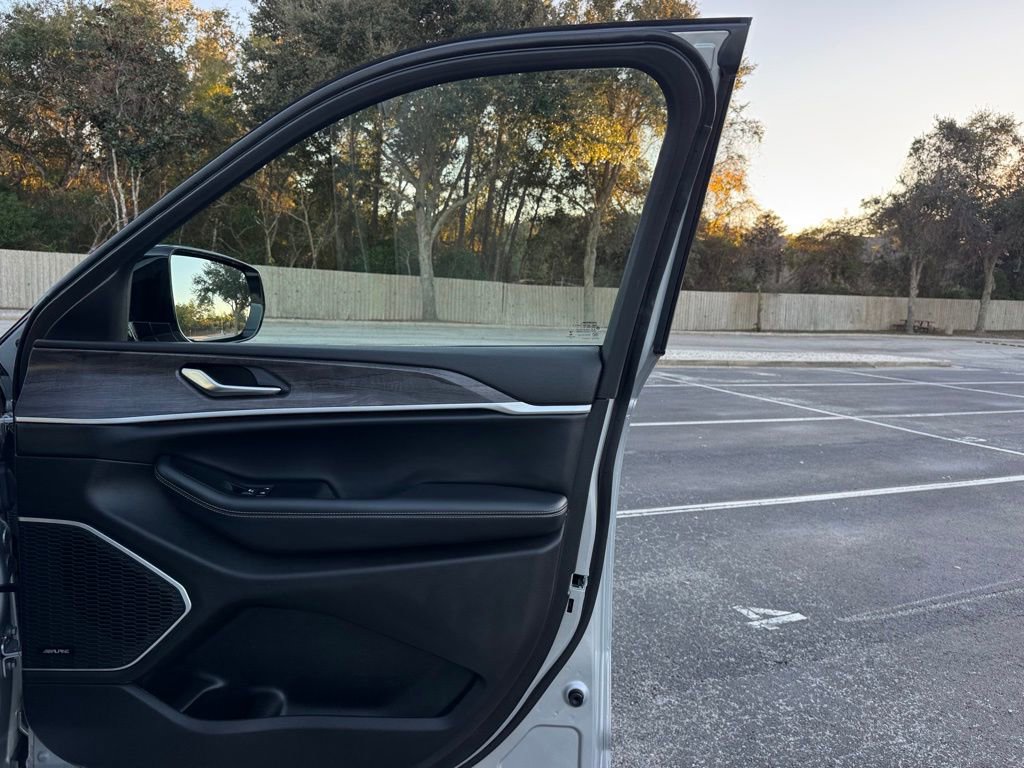 Used 2022 Jeep Grand Cherokee Limited w/ Trailer Tow Prep Group (B) image 32