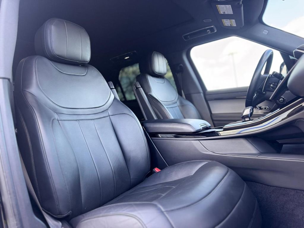 Used 2025 Land Rover Range Rover Sport SE image 22