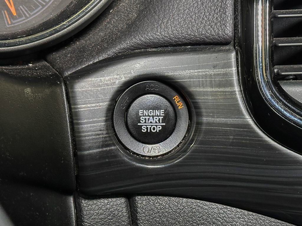 Used 2019 Jeep Grand Cherokee Altitude image 36