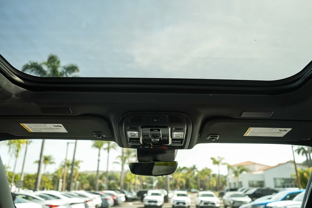 New 2026 Chevrolet Suburban Premier AWD/4WD image 15