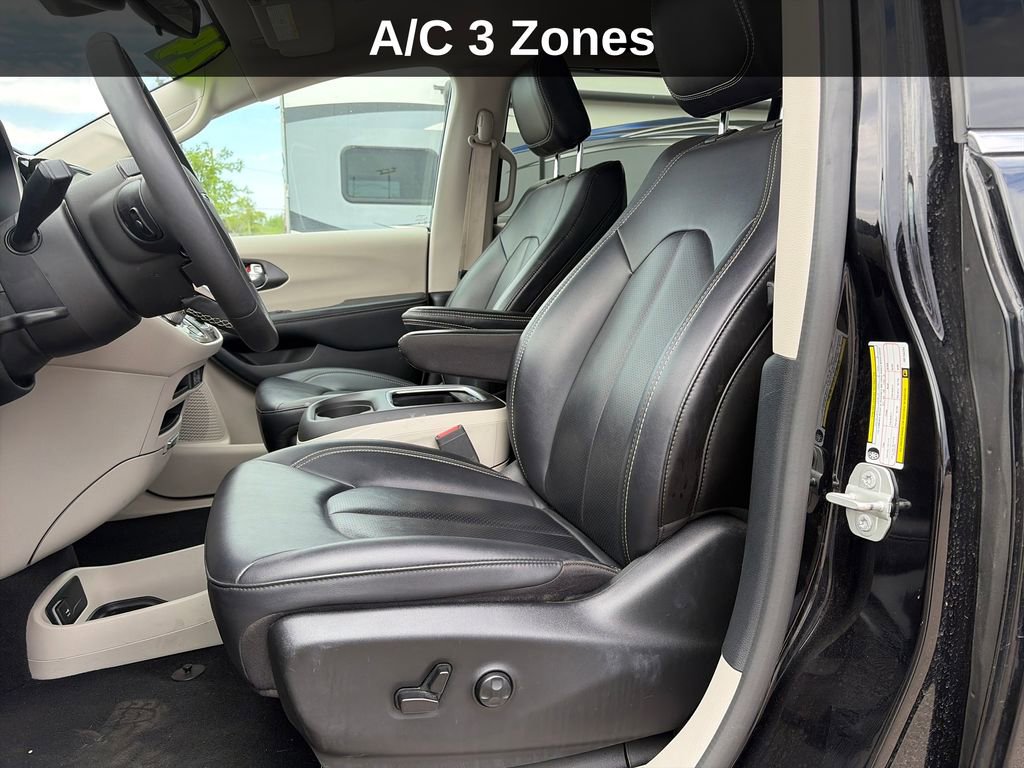 Used 2024 Chrysler Pacifica Touring-L FWD image 12