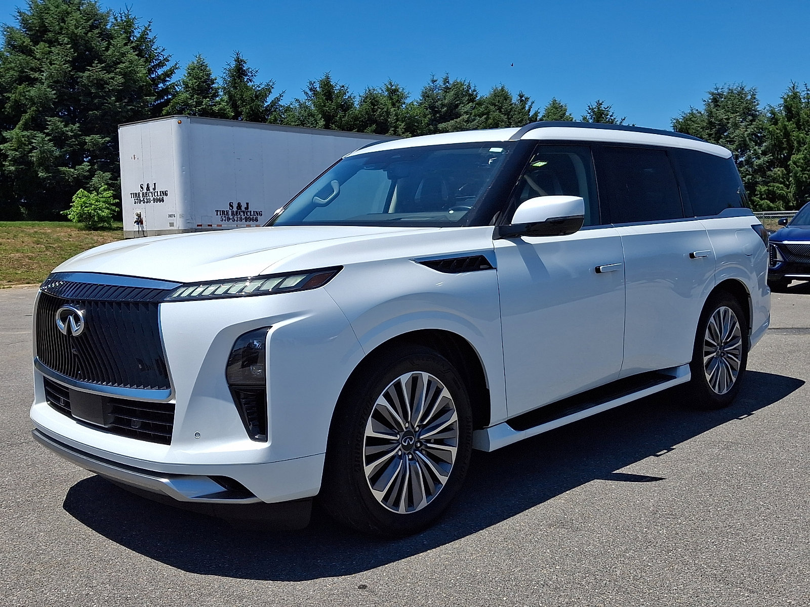 Certified 2025 INFINITI QX80 Sensory AWD/4WD image 3