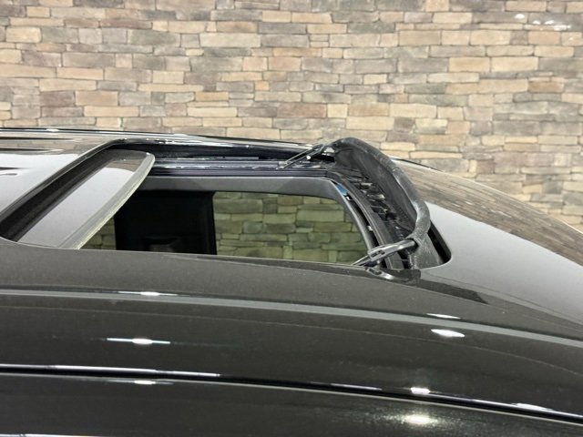 Used 2023 GMC Canyon Denali w/ Denali Black Edition image 5