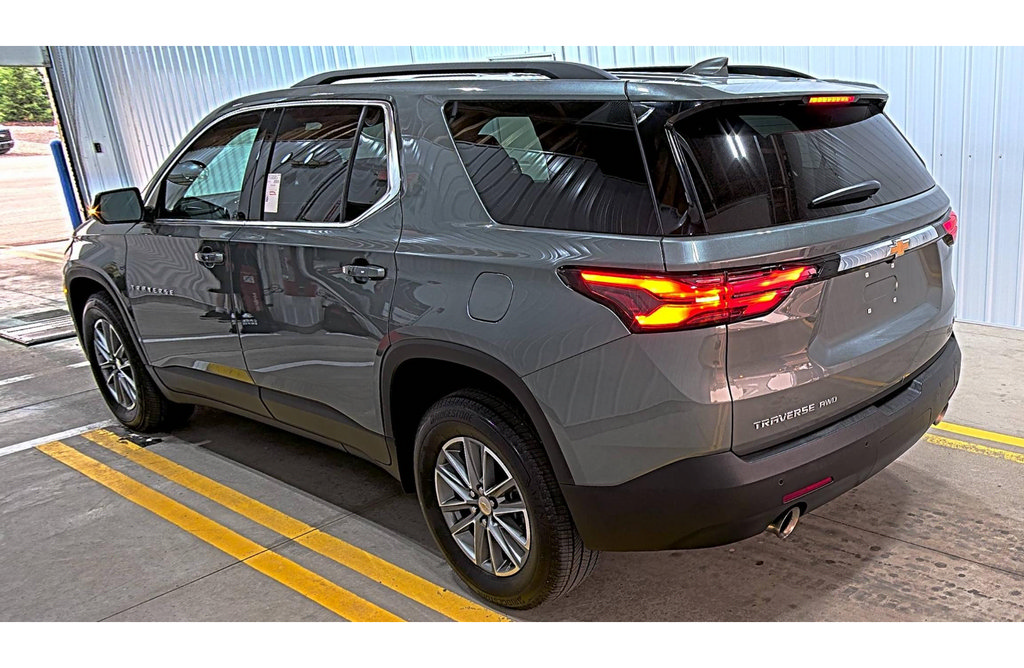 Used 2023 Chevrolet Traverse LT AWD/4WD image 6