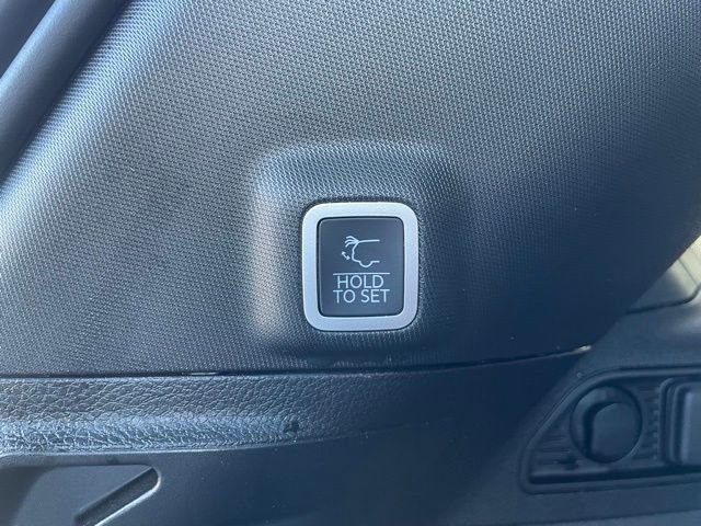 Used 2024 Jeep Grand Cherokee Limited w/ Black Appearance Package image 34