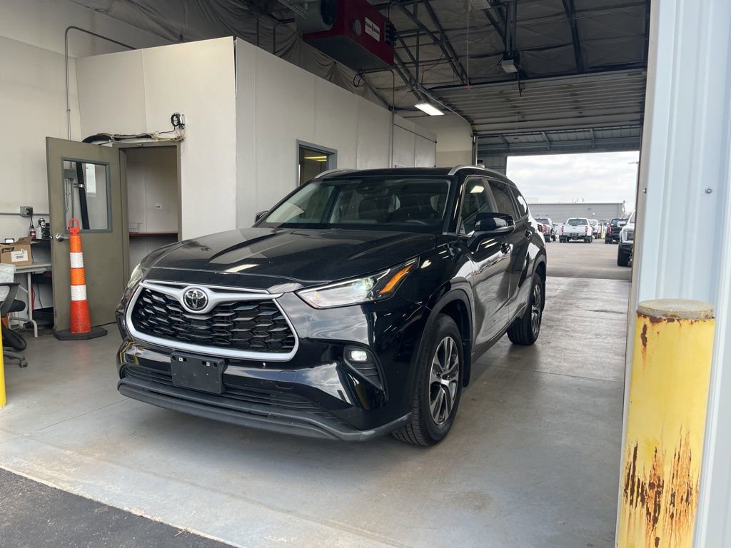 Used 2023 Toyota Highlander XLE