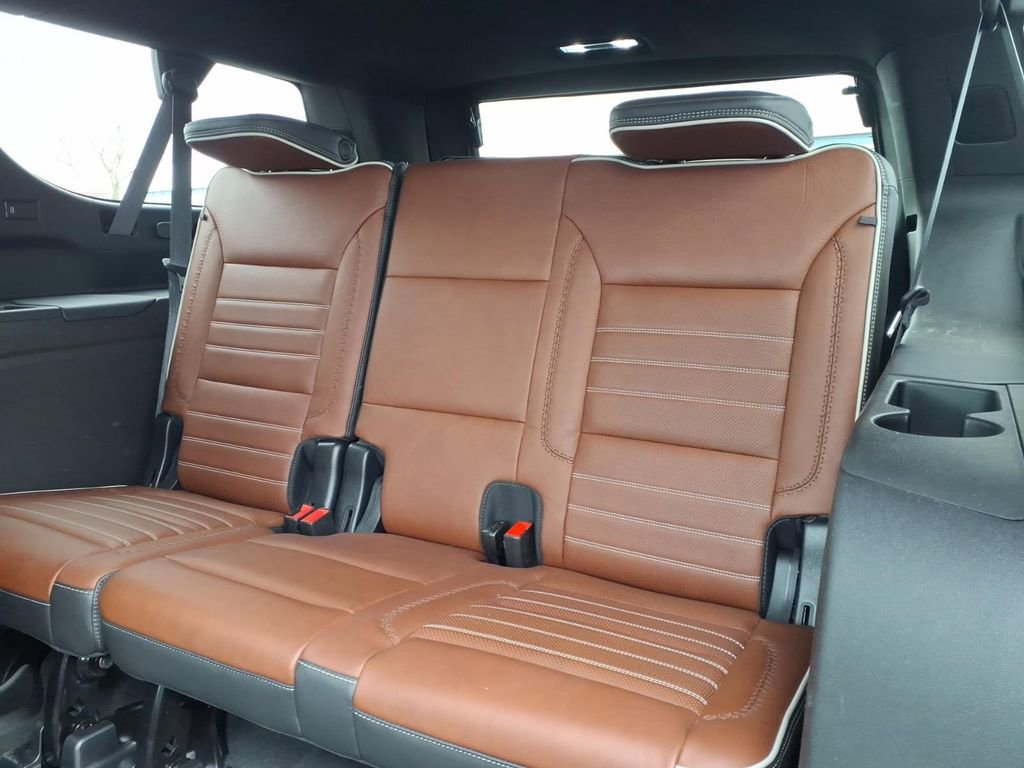 Used 2023 GMC Yukon XL Denali Ultimate image 7