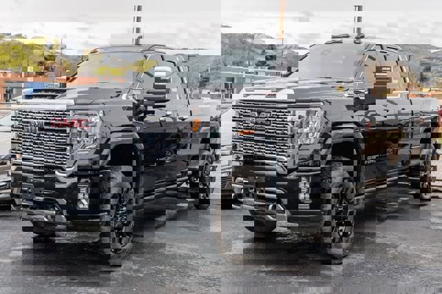 Used 2021 GMC Sierra 3500 Denali w/ Denali Black Diamond Edition image 4
