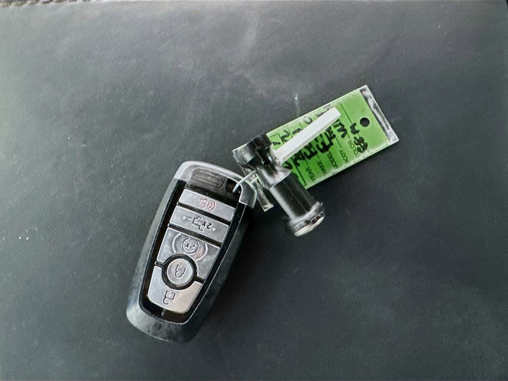 Used 2022 Ford F350 Platinum image 35