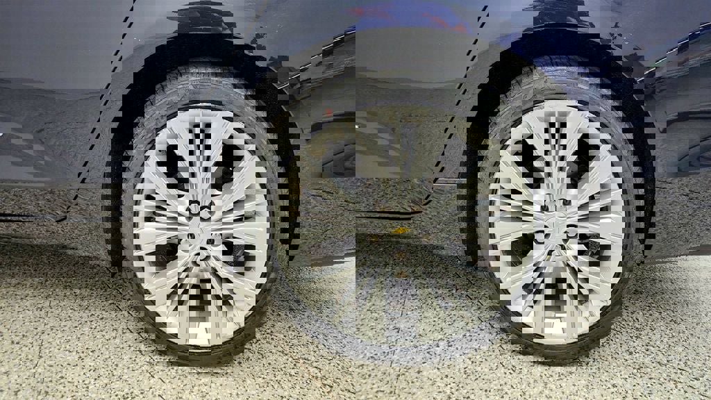 Used 2016 Chevrolet Impala LTZ w/ Enhanced Convenience Package image 9