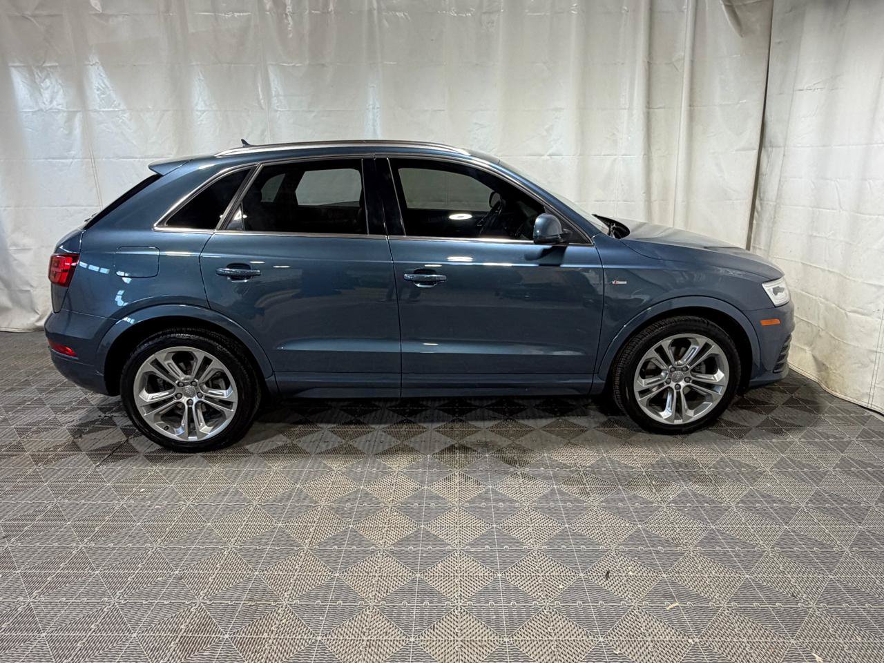 Used 2018 Audi Q3 2.0T Premium Plus w/ Premium Plus Package AWD/4WD image 9