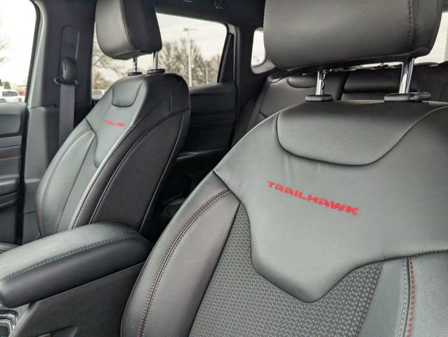 Used 2025 Jeep Compass Trailhawk AWD/4WD image 11