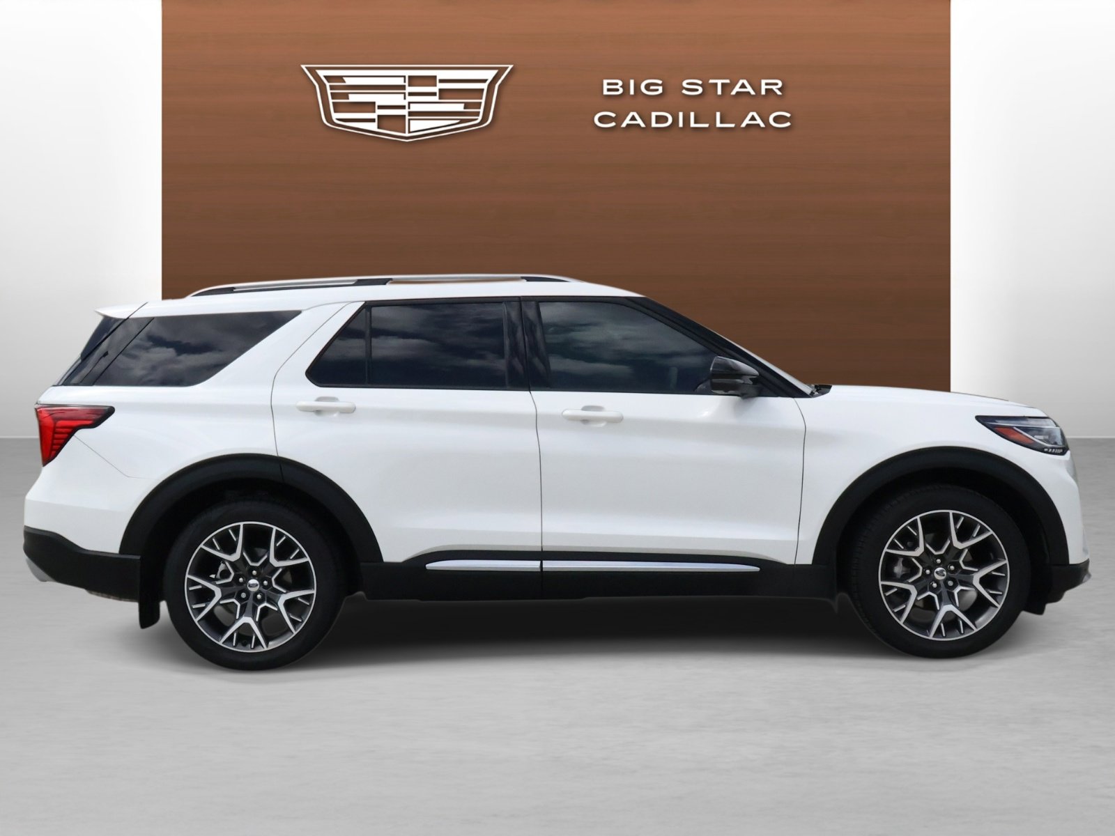 Used 2025 Ford Explorer Platinum w/ Ultimate Package RWD image 6