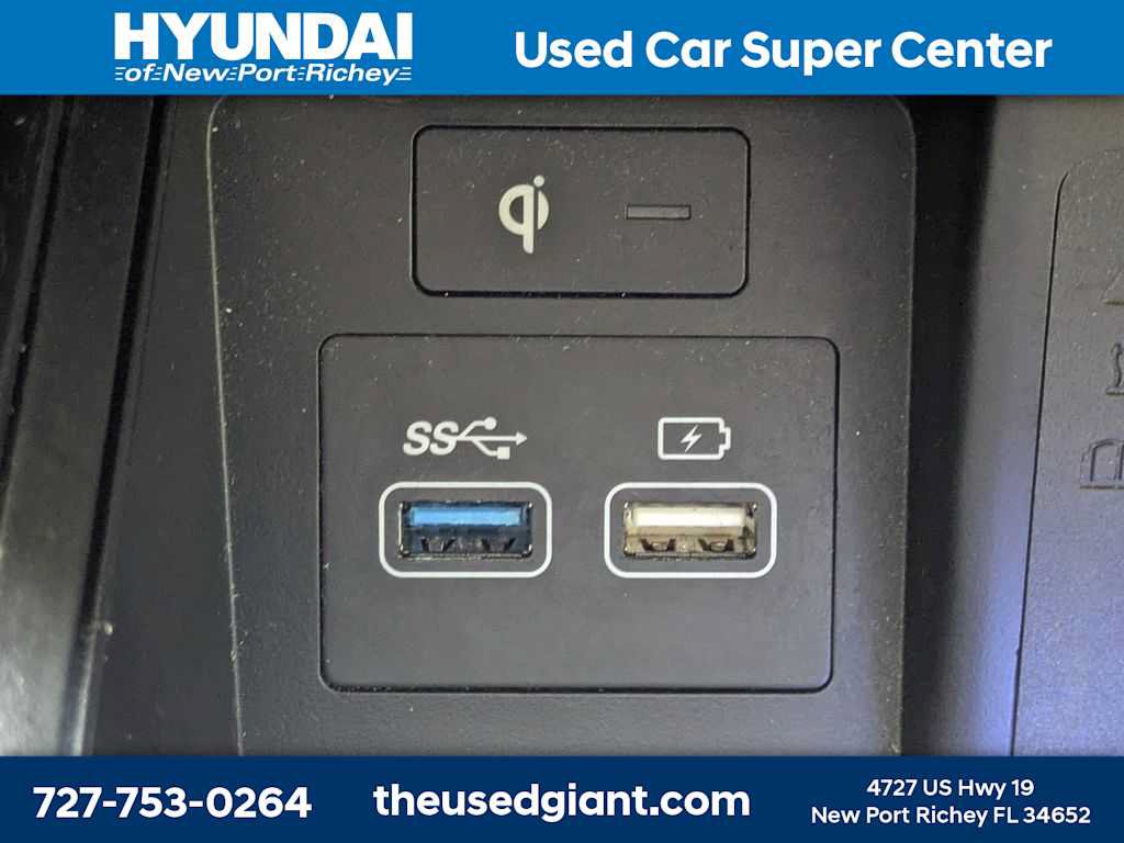 Used 2022 Genesis GV80 2.5T w/ Prestige Package 04 AWD/4WD image 29