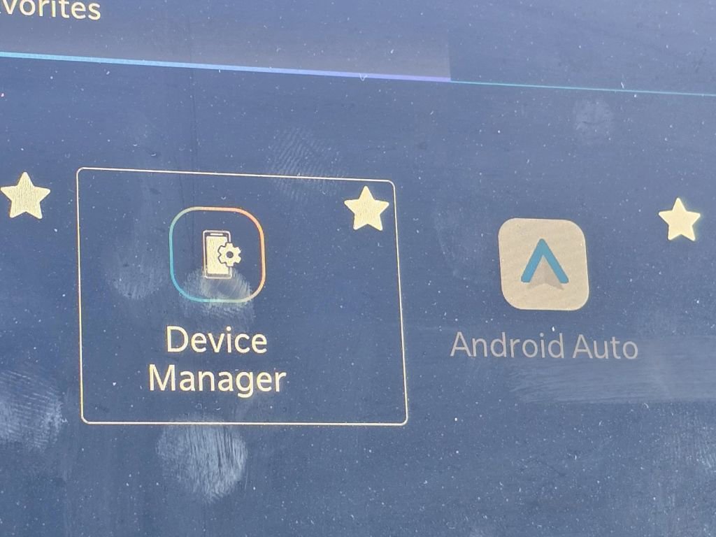 Used 2026 Chrysler Pacifica Limited image 9