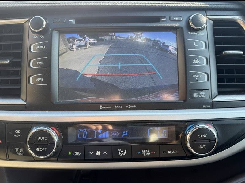 Used 2019 Toyota Highlander XLE FWD image 23