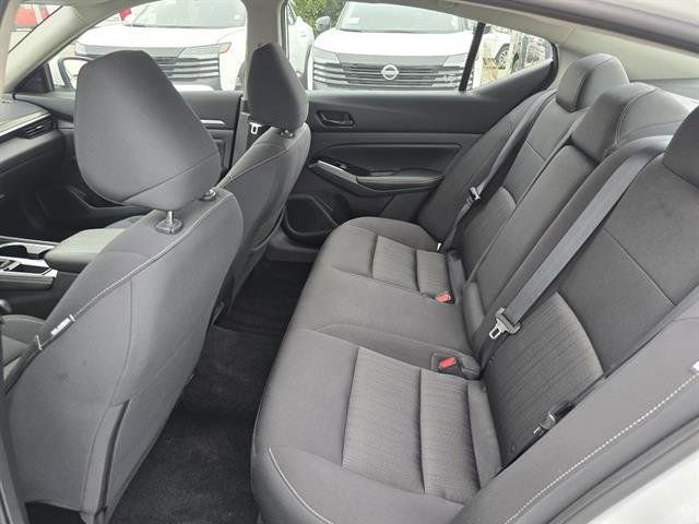 Used 2023 Nissan Altima 2.5 SV FWD image 10