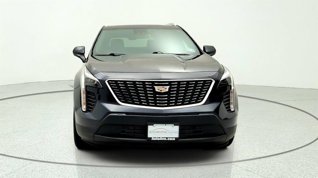 Used 2023 Cadillac XT4 Luxury w/ Cold Weather Package AWD/4WD image 2