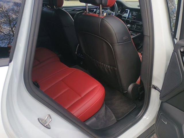 Used 2025 Porsche Macan AWD/4WD image 15