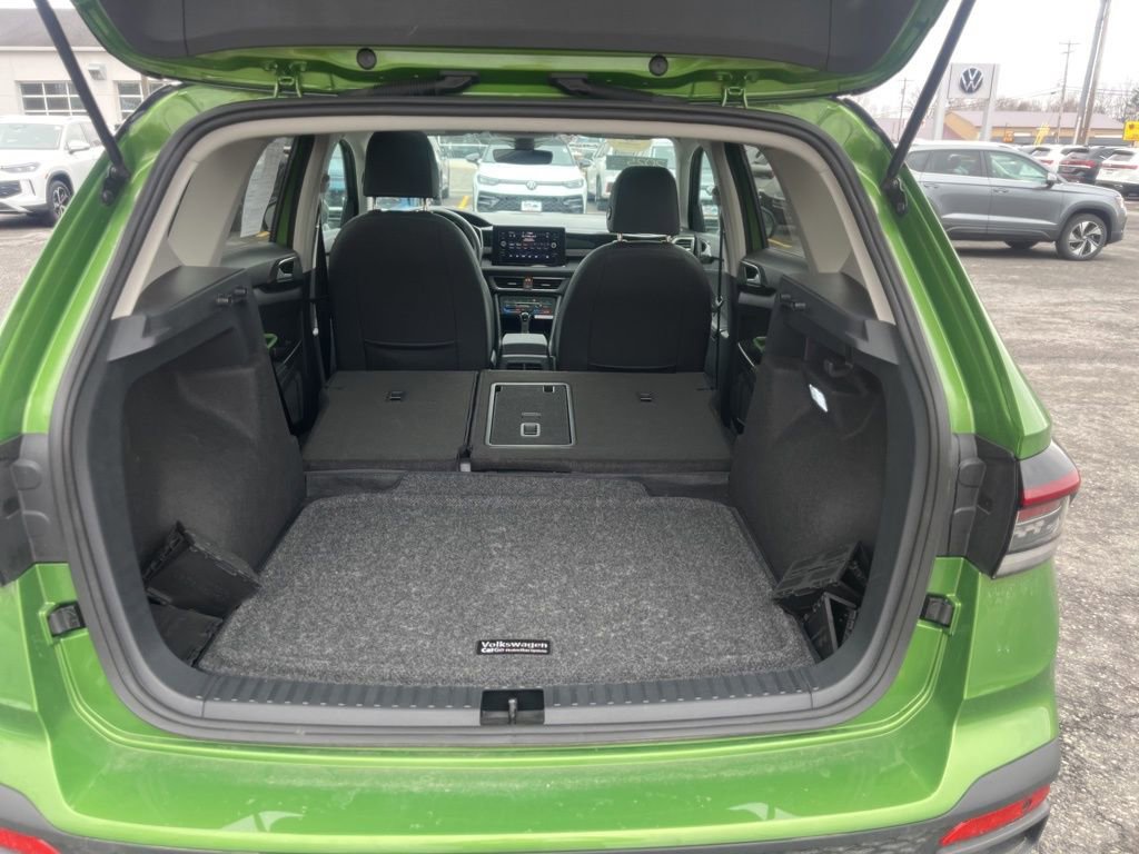 Used 2025 Volkswagen Taos SE image 16
