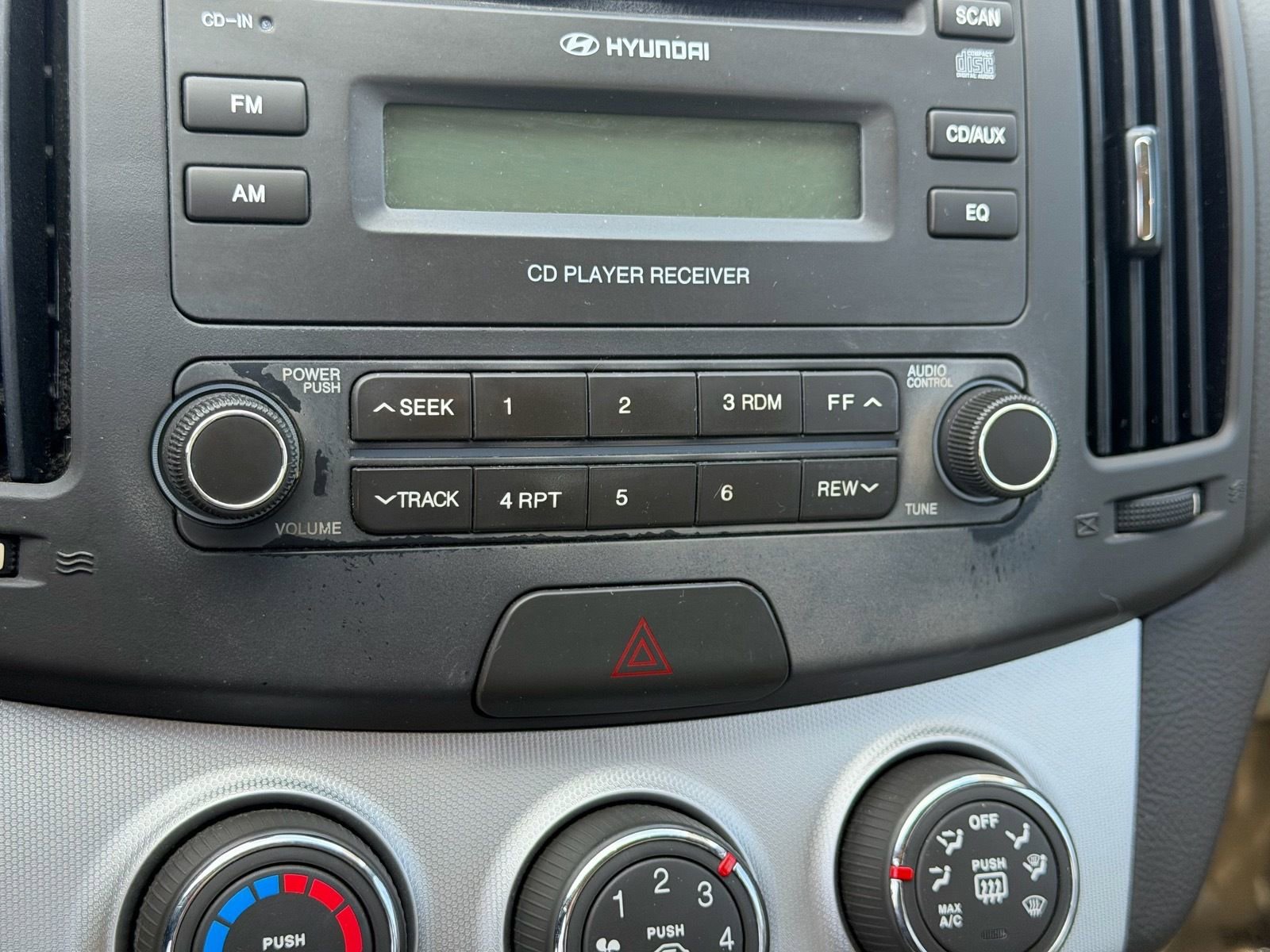 Used 2007 Hyundai Elantra Sedan FWD image 29